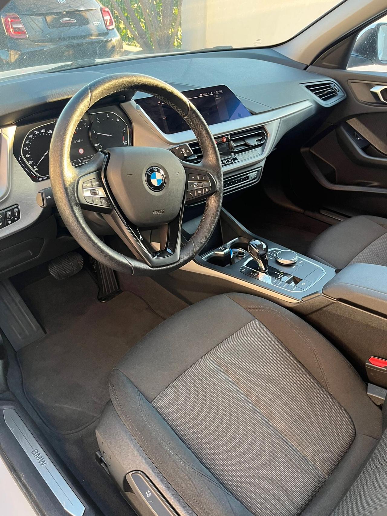 Bmw 116 116d 5p. Business Advantage