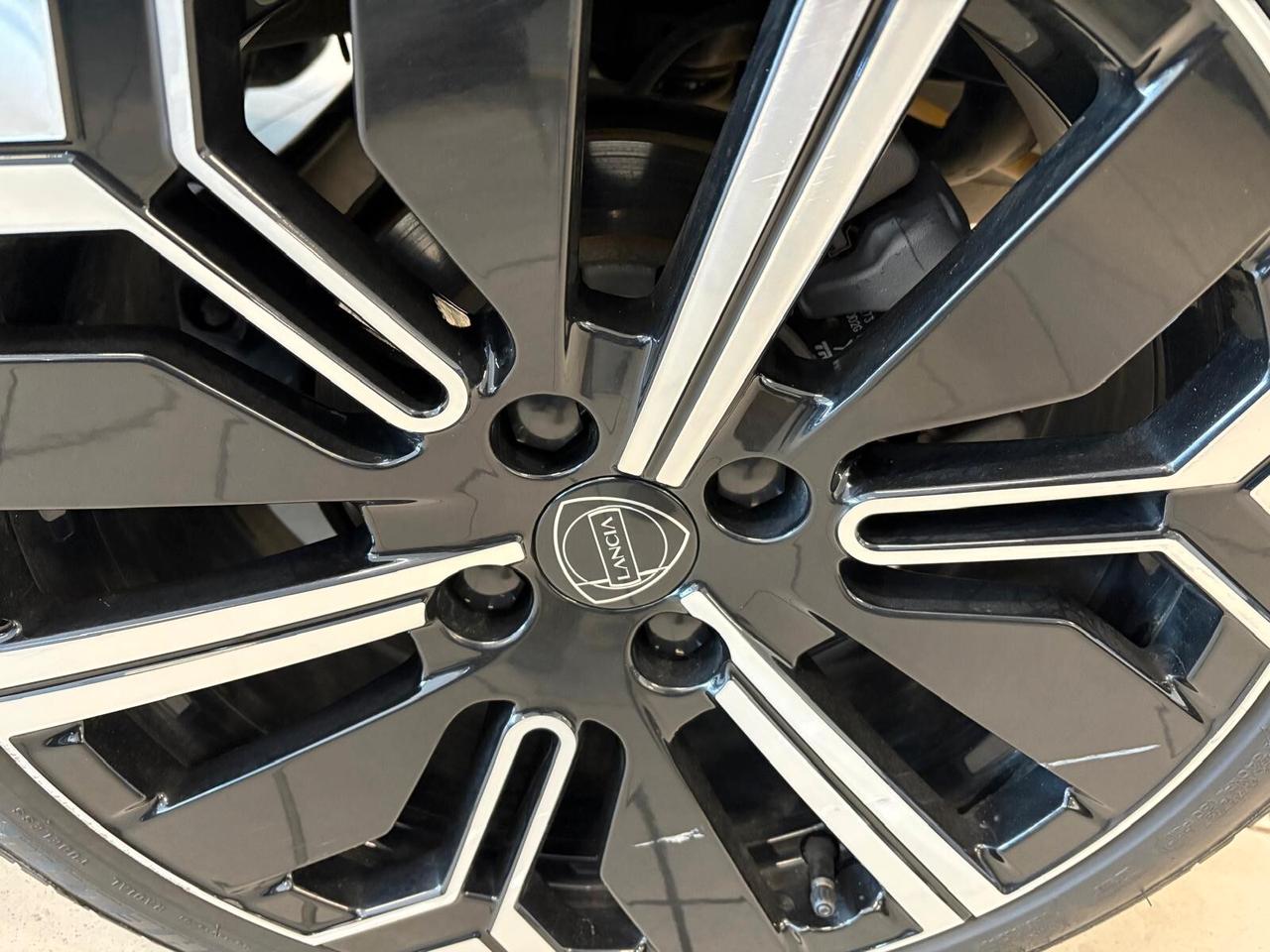 Lancia Ypsilon LX Hybrid 110 e-DCT SPOTICAR