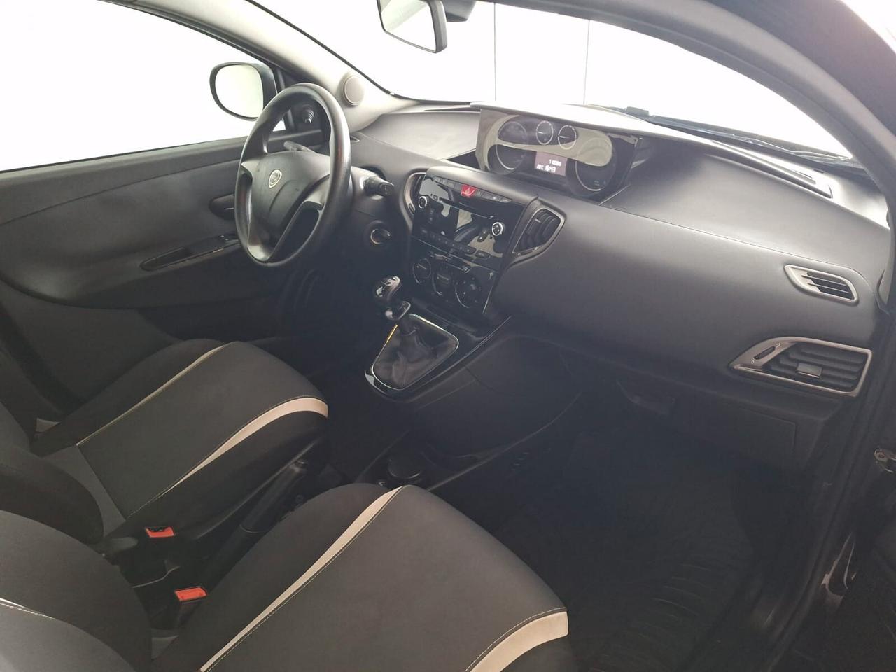 Lancia Ypsilon 1.2 69 CV 5 porte Elefantino