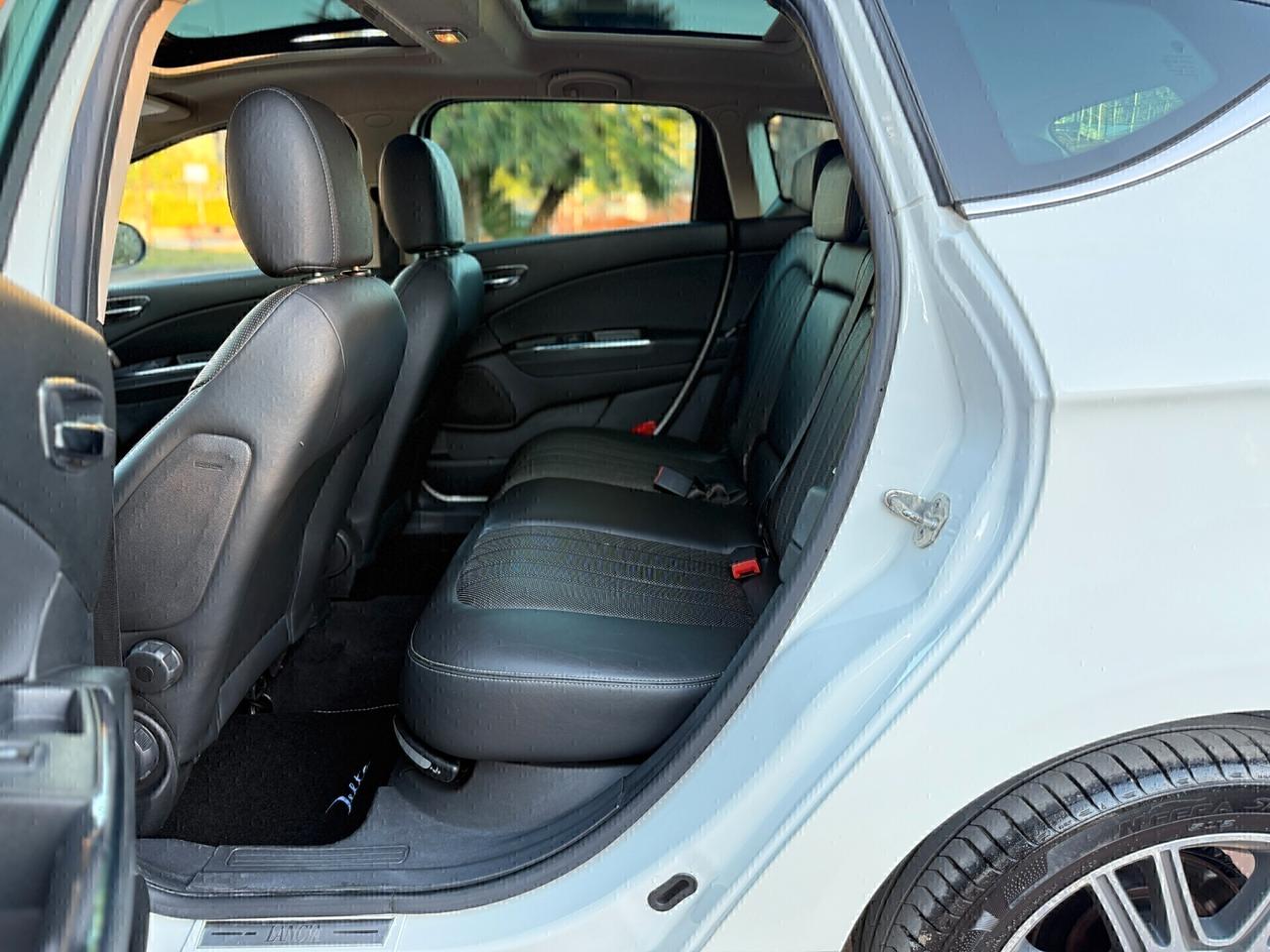 Lancia Delta 1.4 T-Jet 120 CV Gold Ecochic GPL,tetto apribile,pelle,cerchi 17,cruise control,comandi al volante,blu&me,sensori di parcheggio,full