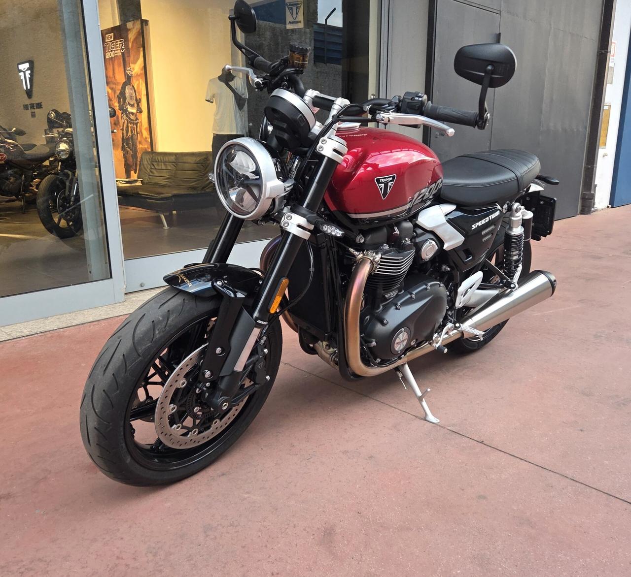 TRIUMPH SPEED TWIN 1200 AZIENDALE