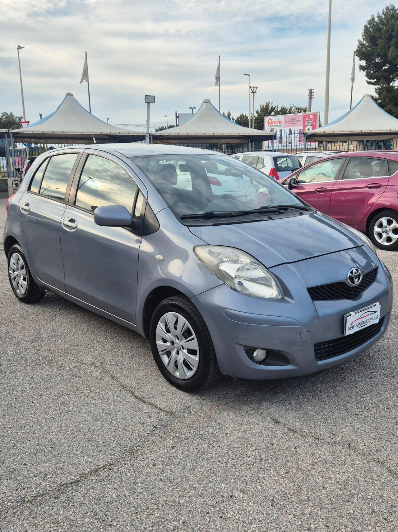 Toyota Yaris 1.0 5.p luxury pack