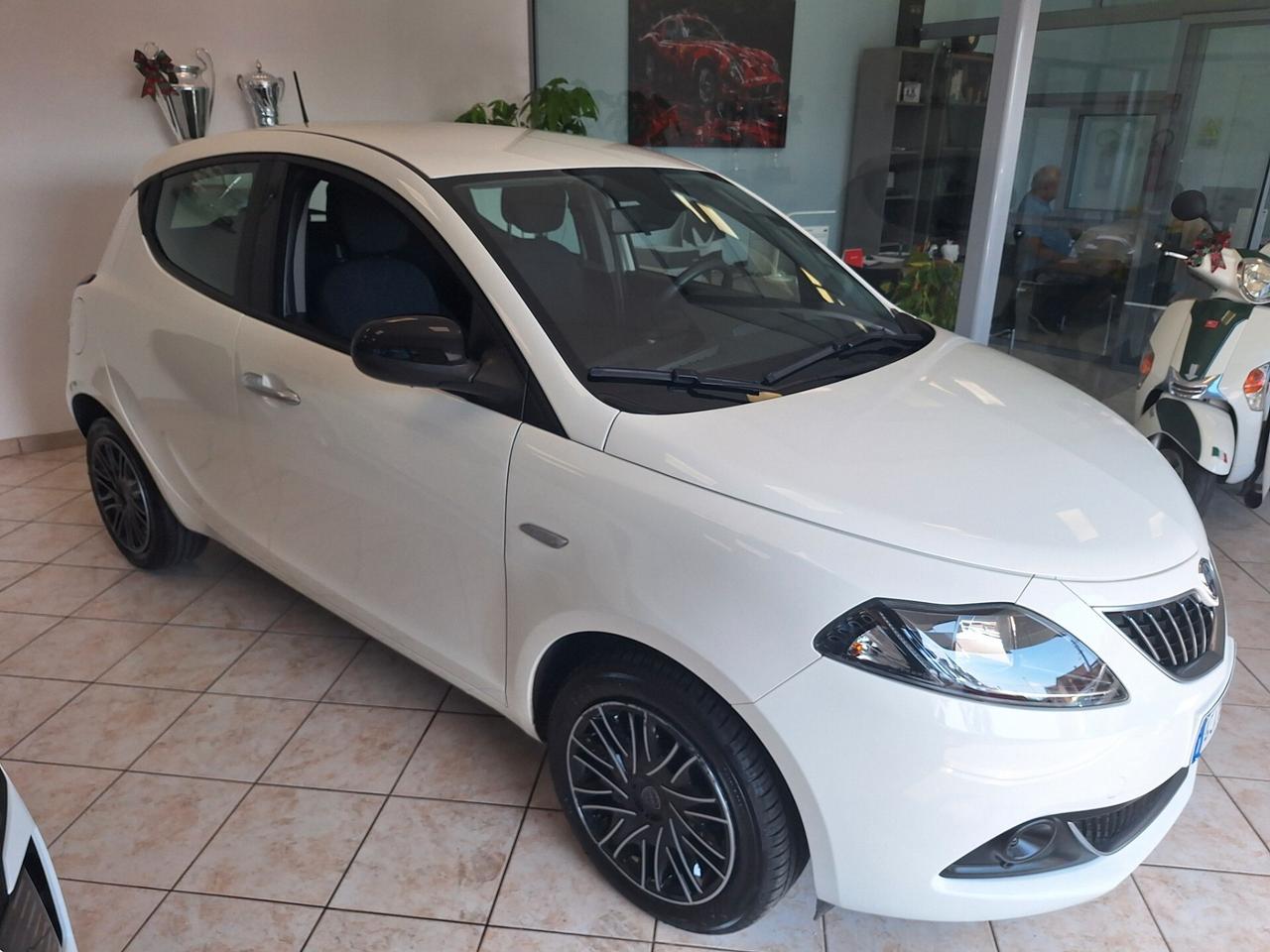 Lancia Ypsilon 1.0 FireFly 5 porte S&S Hybrid Ecochic Gold