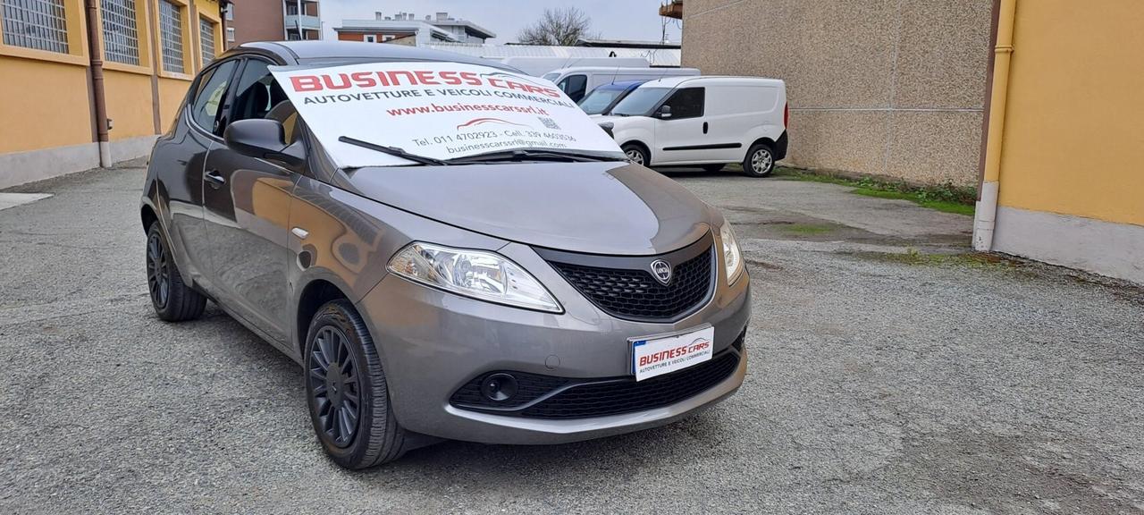 Lancia Ypsilon 1.0 FireFly 5 porte S&S Hybrid Ecochic Silver KM. 18000 AUTO PER NEOPATENTATI