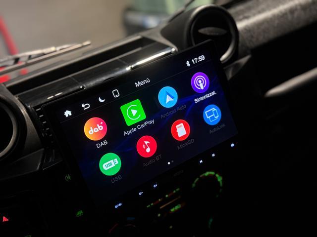 LAND ROVER Defender 110 2.2 TD4 Station Wagon N1