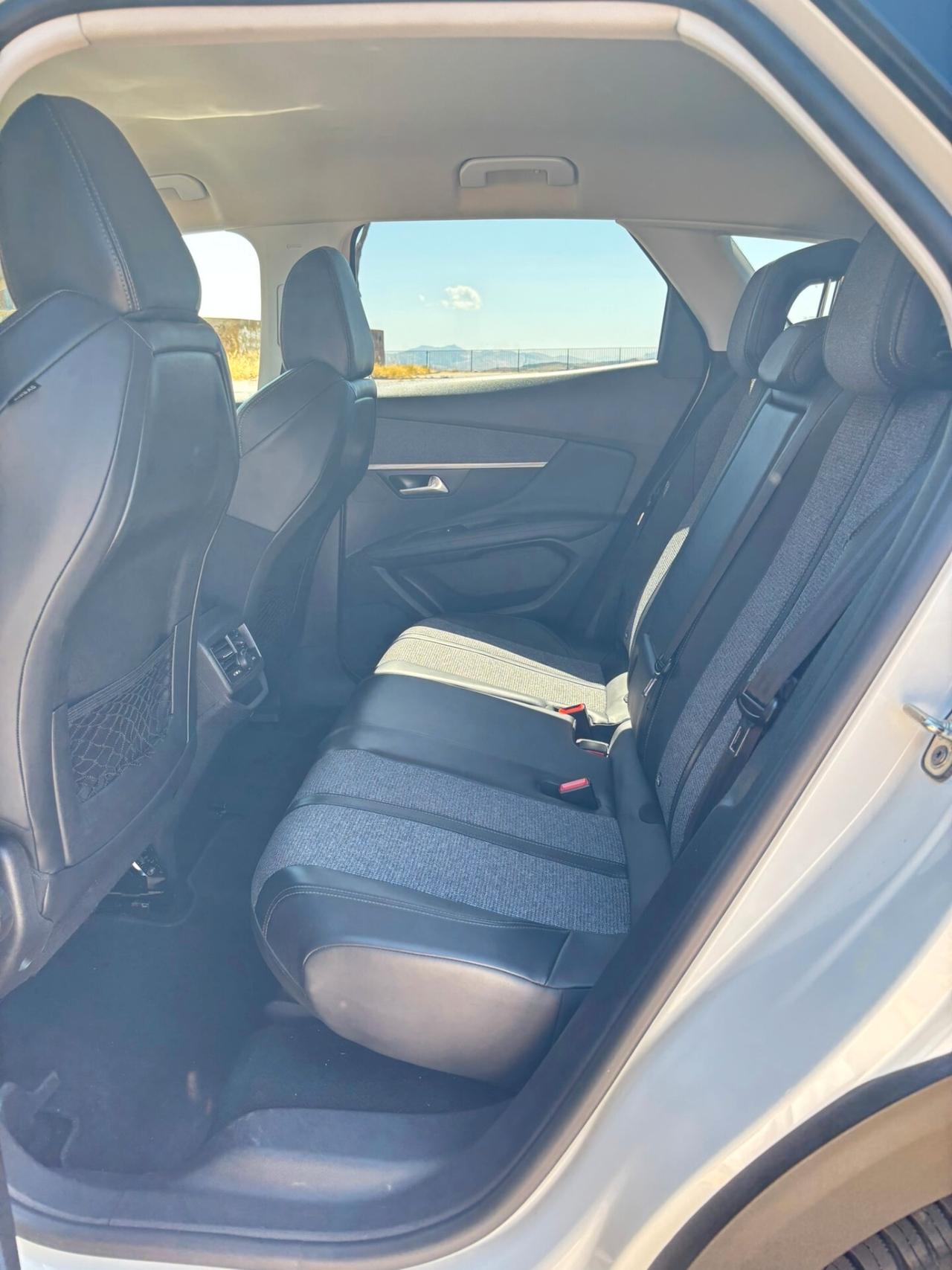 Peugeot 3008 1.6 Blue-HDi Allure