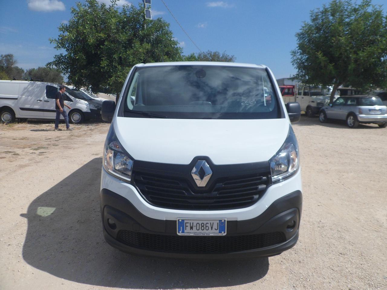 Renault Trafic furgone con pedana