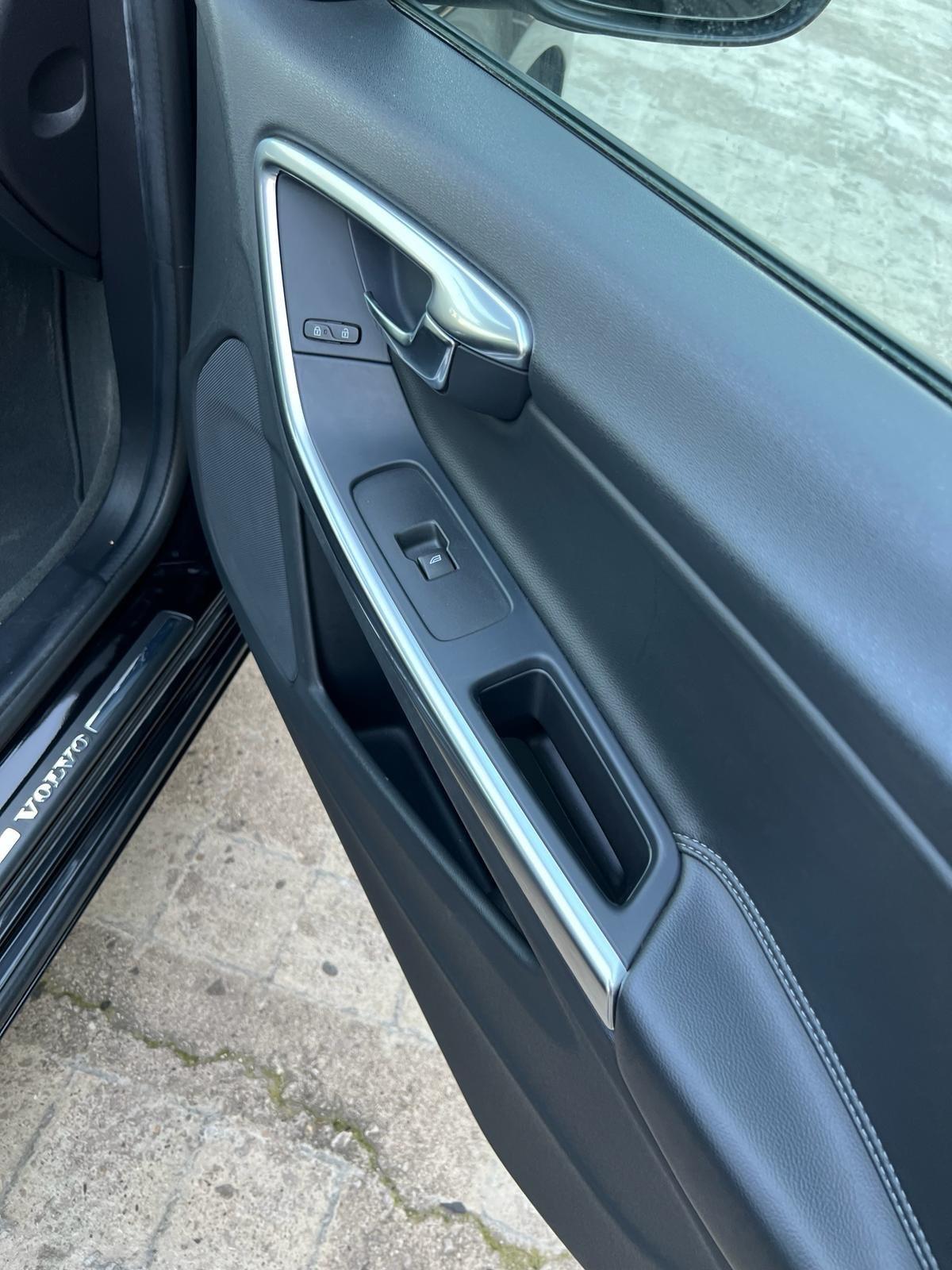 VOLVO V 60 SW 2.0 DIESEL ANNO 2018