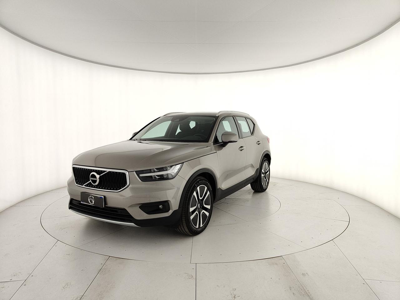 VOLVO XC40 - XC40 2.0 d4 Momentum awd geartronic