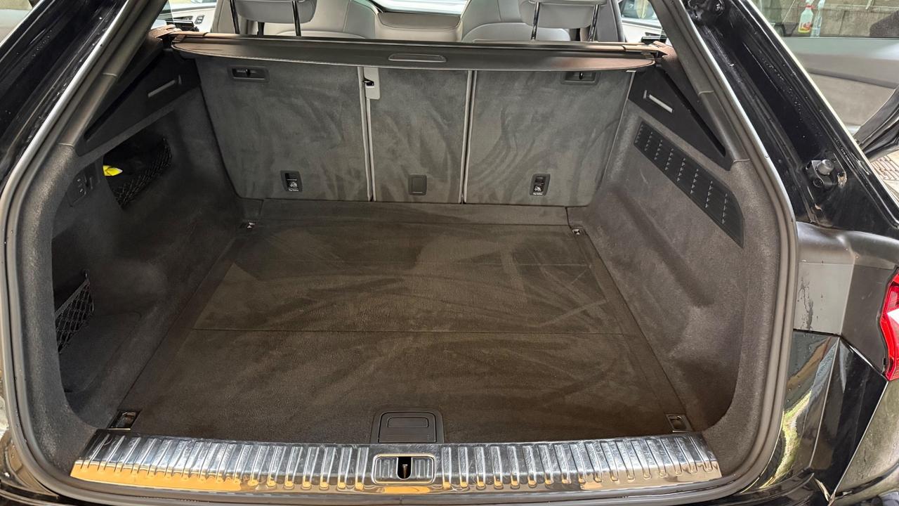 Audi Q8 50 TDI 286 CV quattro Tetto Matrix interno RS
