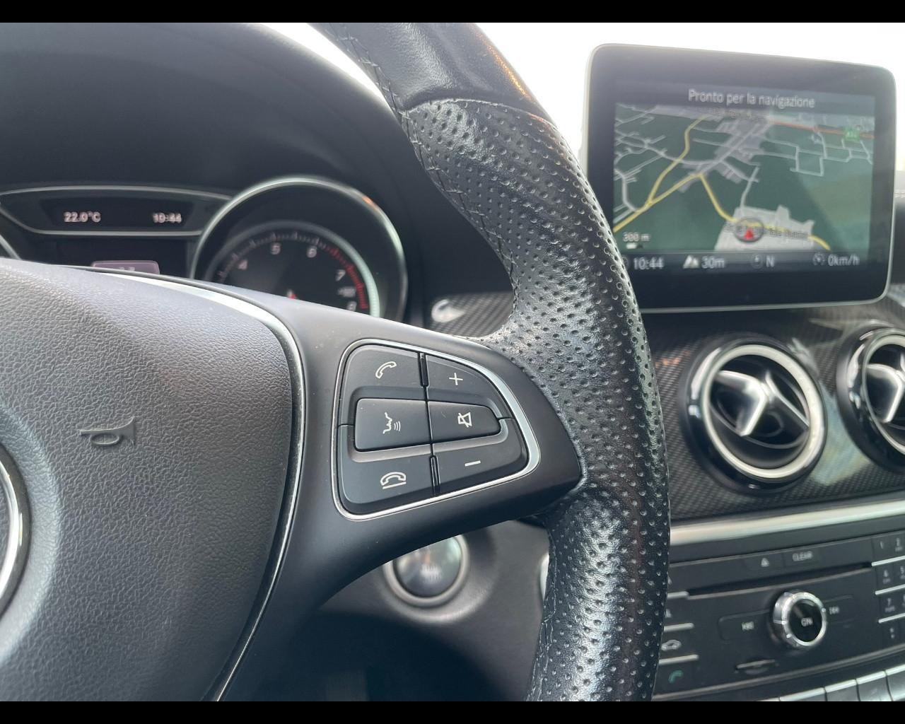 Mercedes-Benz GLA (X156) - GLA 180 Premium
