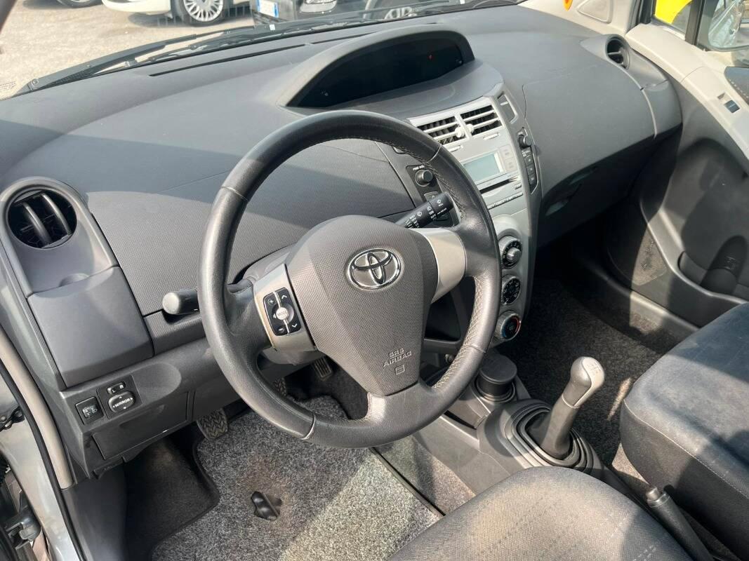 Toyota Yaris 1.0 Sol 5p