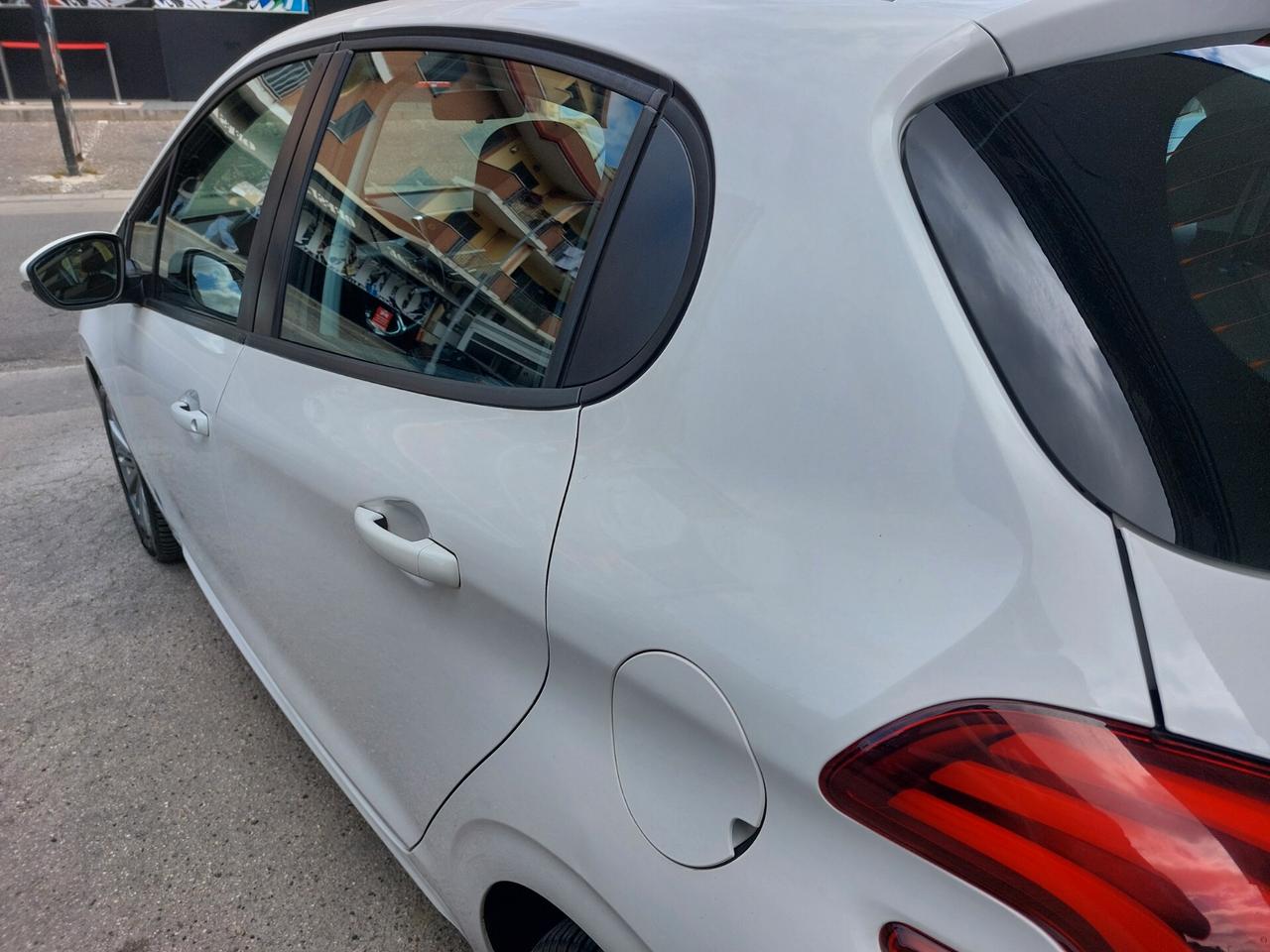 Peugeot 208 1.2 Gpl 82 Cv 5p Allure