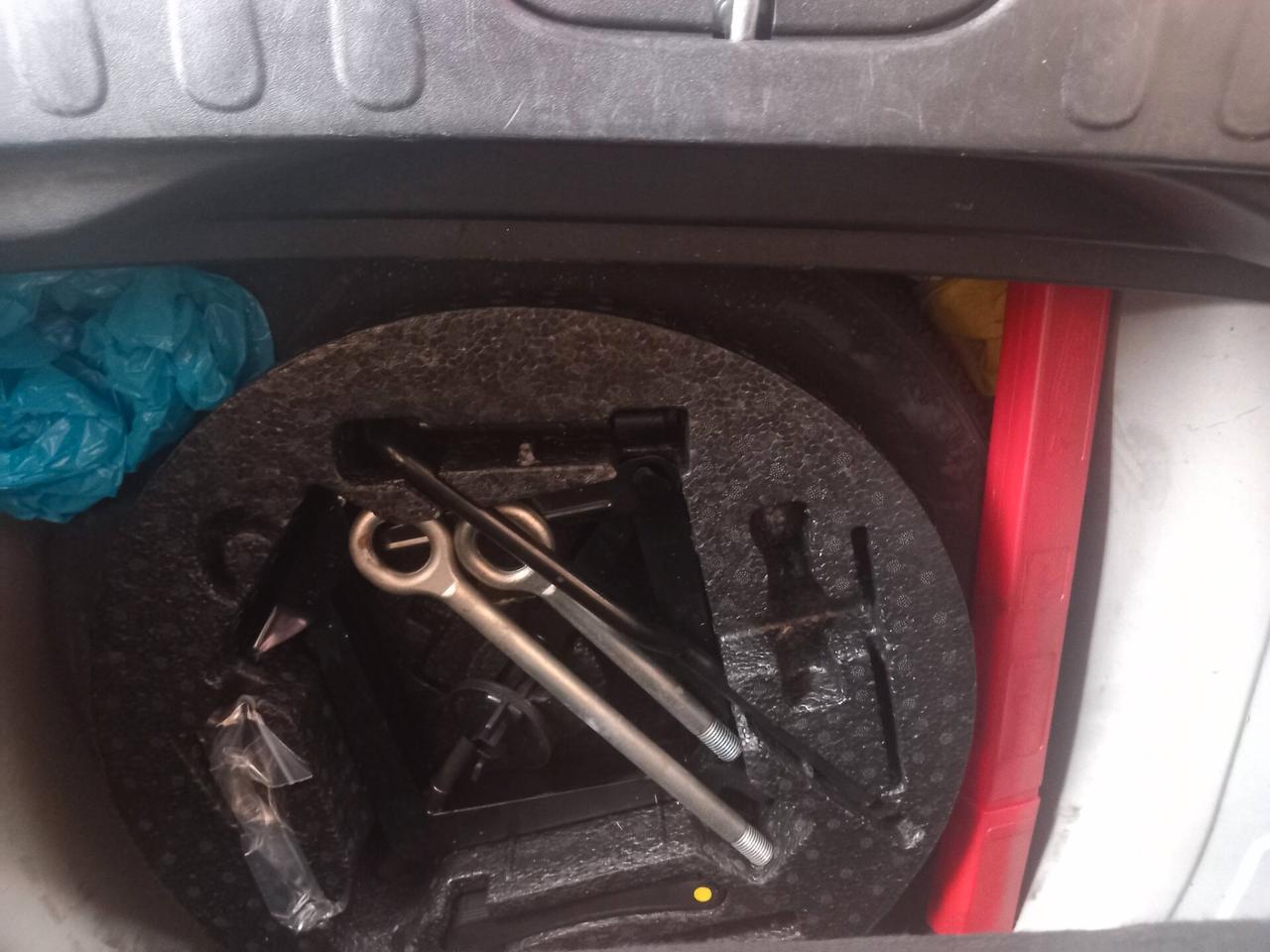 Fiat 500L 1.3 Multijet 95 CV Trekking TETTO NAVI RETROCAMERA SENSORI R 17 AUTOMATICA F 1 AL VOLANTE