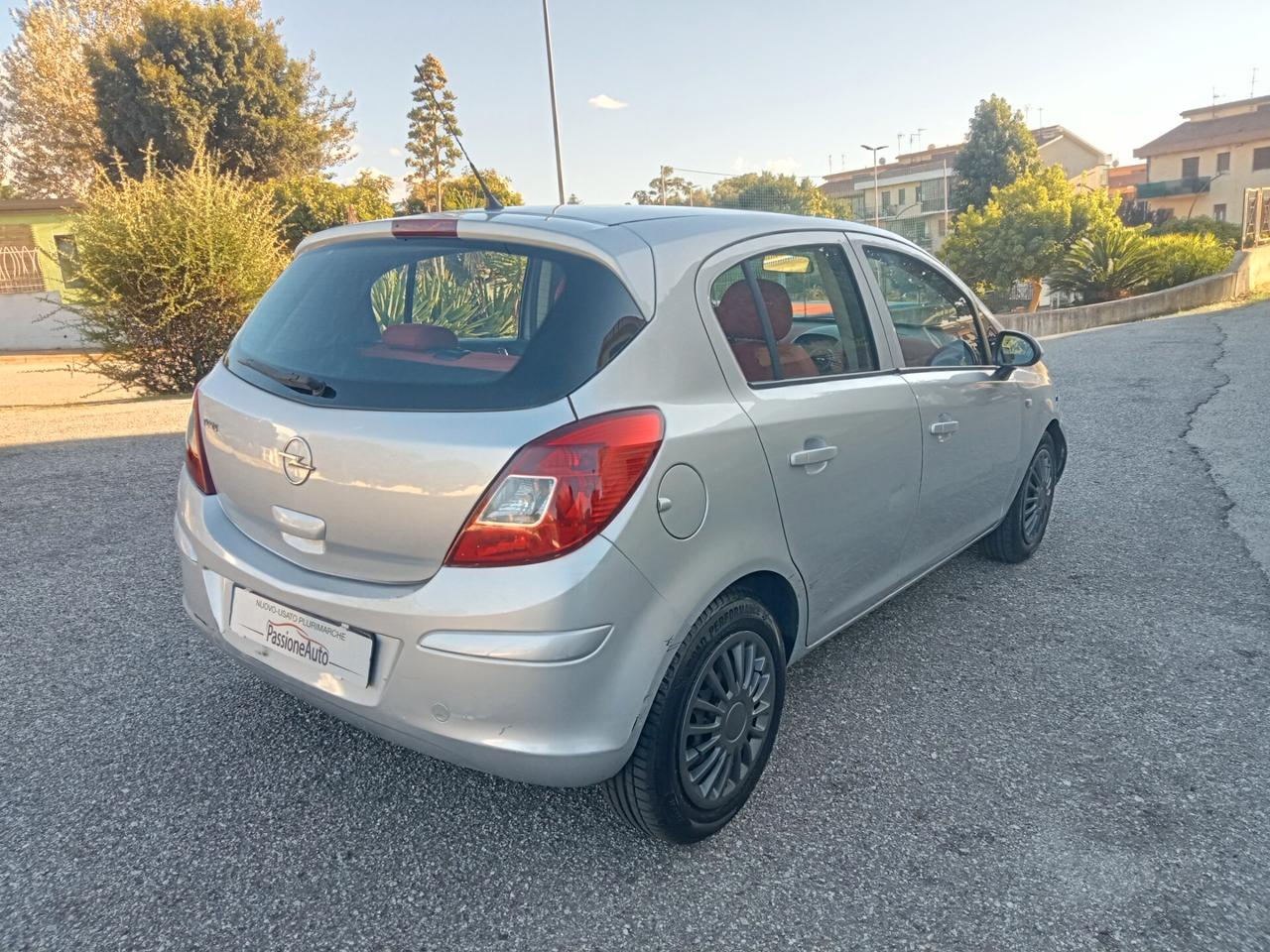 Opel Corsa 1.2 5 porte Club 2010