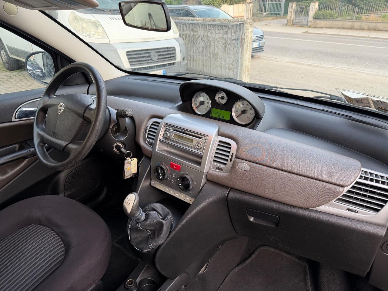 Lancia Ypsilon 1.2 69 CV Argento-OK neopatentati