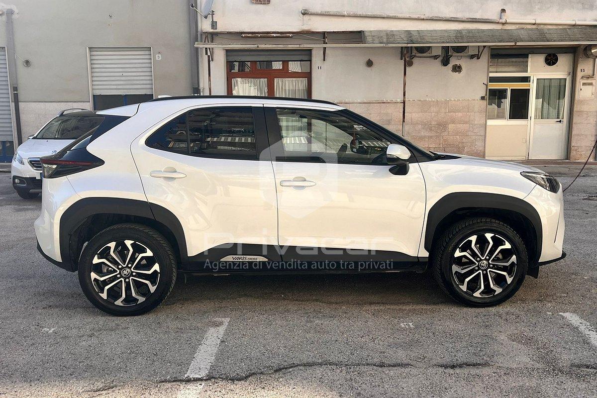 TOYOTA Yaris Cross 1.5 Hybrid 5p. E-CVT AWD-i Business