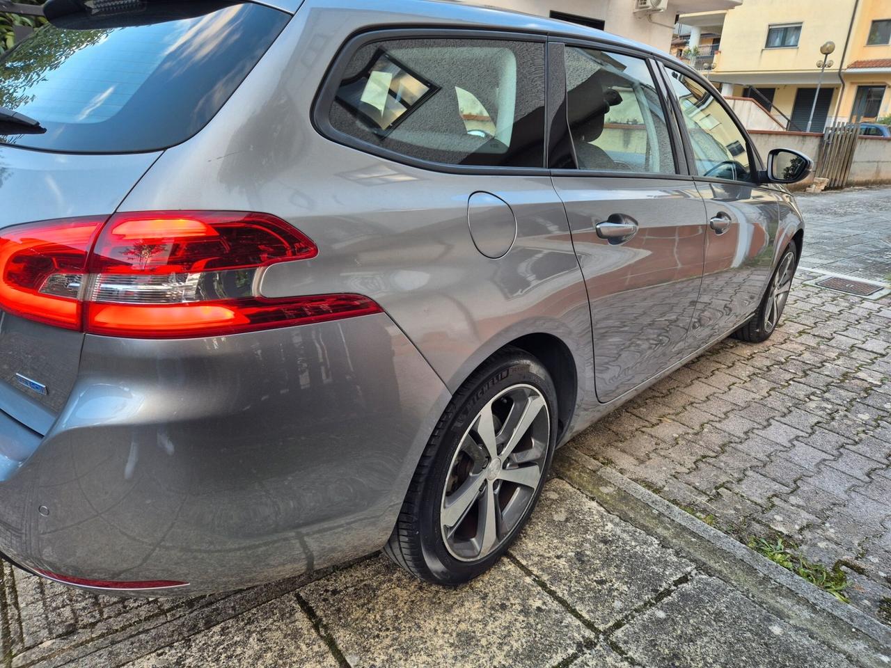 Peugeot 308 BlueHDi 120 S&S SW Allure