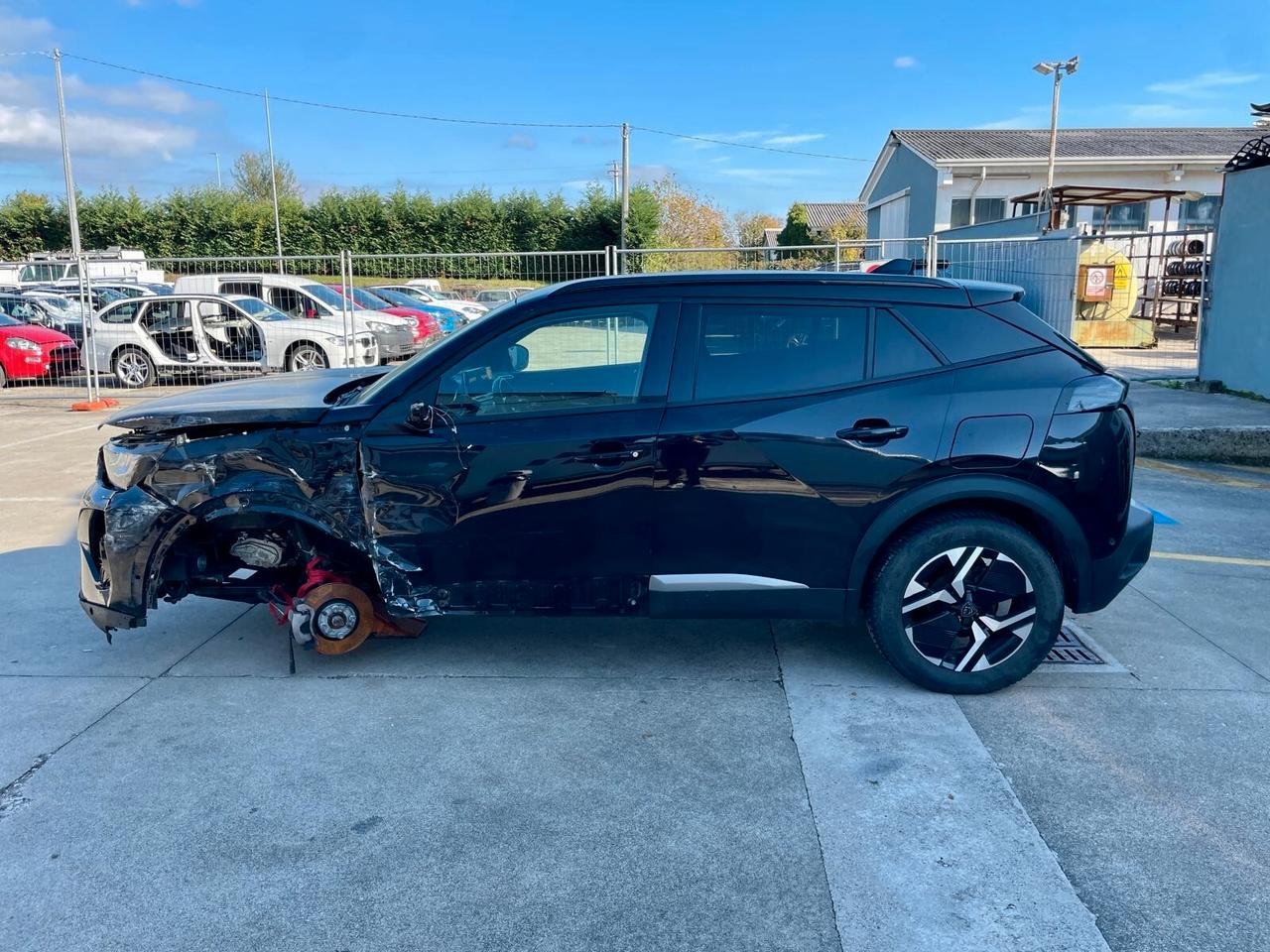 Peugeot 2008 PureTech 100 S&S Allure 2023 **VEICOLO SINISTRATO***VA IN MOTO