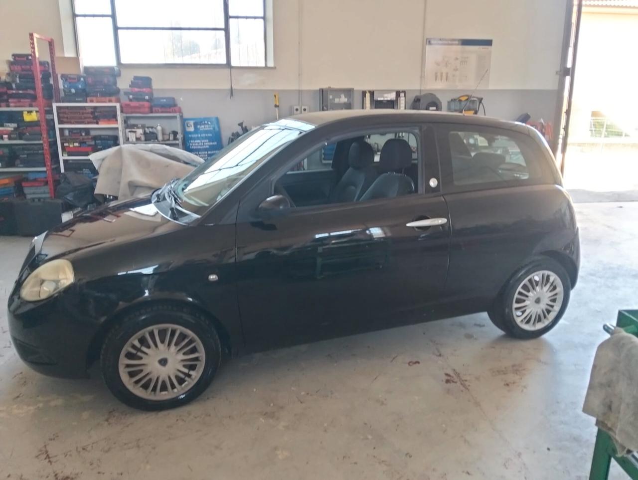 Lancia Ypsilon 1.4 Argento gpl serie