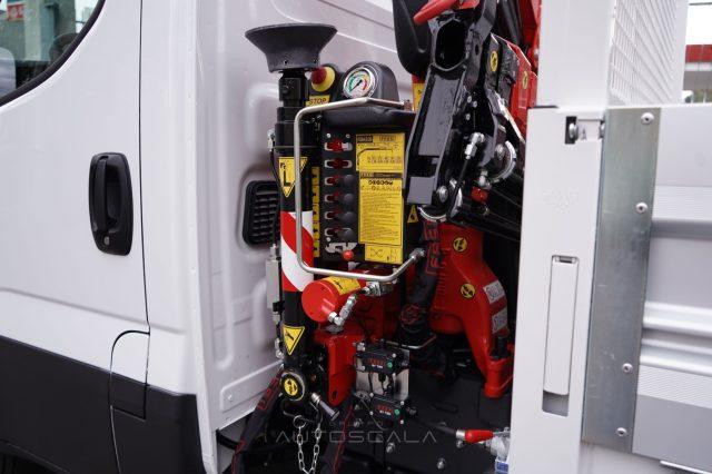 IVECO Daily 35 C18 C.Autom. Cassone Ribaltabile + GRU FASSI