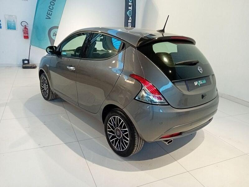 Lancia Ypsilon 1.0 FireFly 5 porte S&S Hybrid Platino