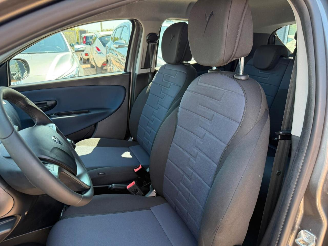 Lancia Ypsilon 1.0 FireFly 5 porte S&S Hybrid Platino