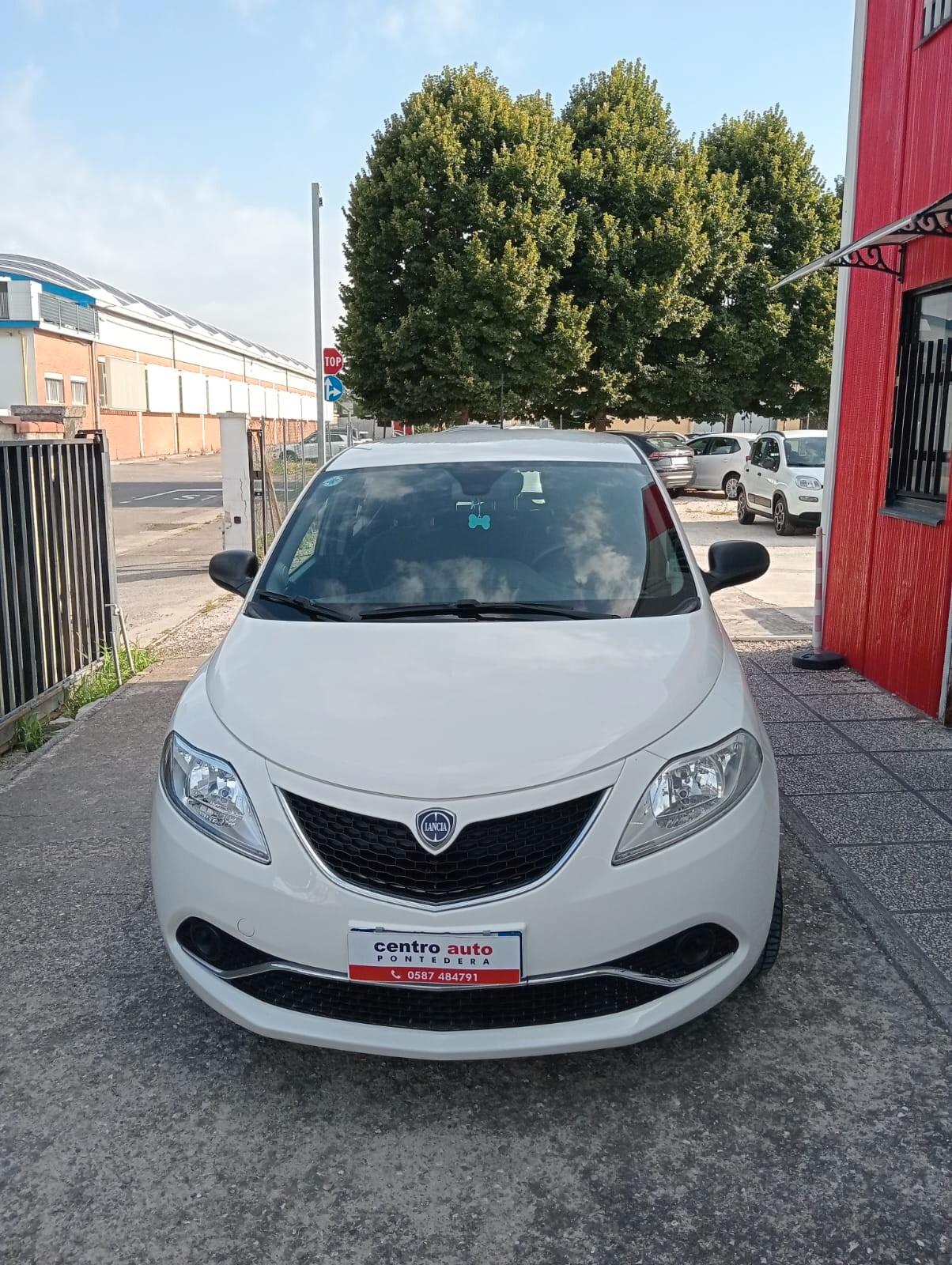 Lancia Ypsilon 1.2 69 CV 5 porte Silver