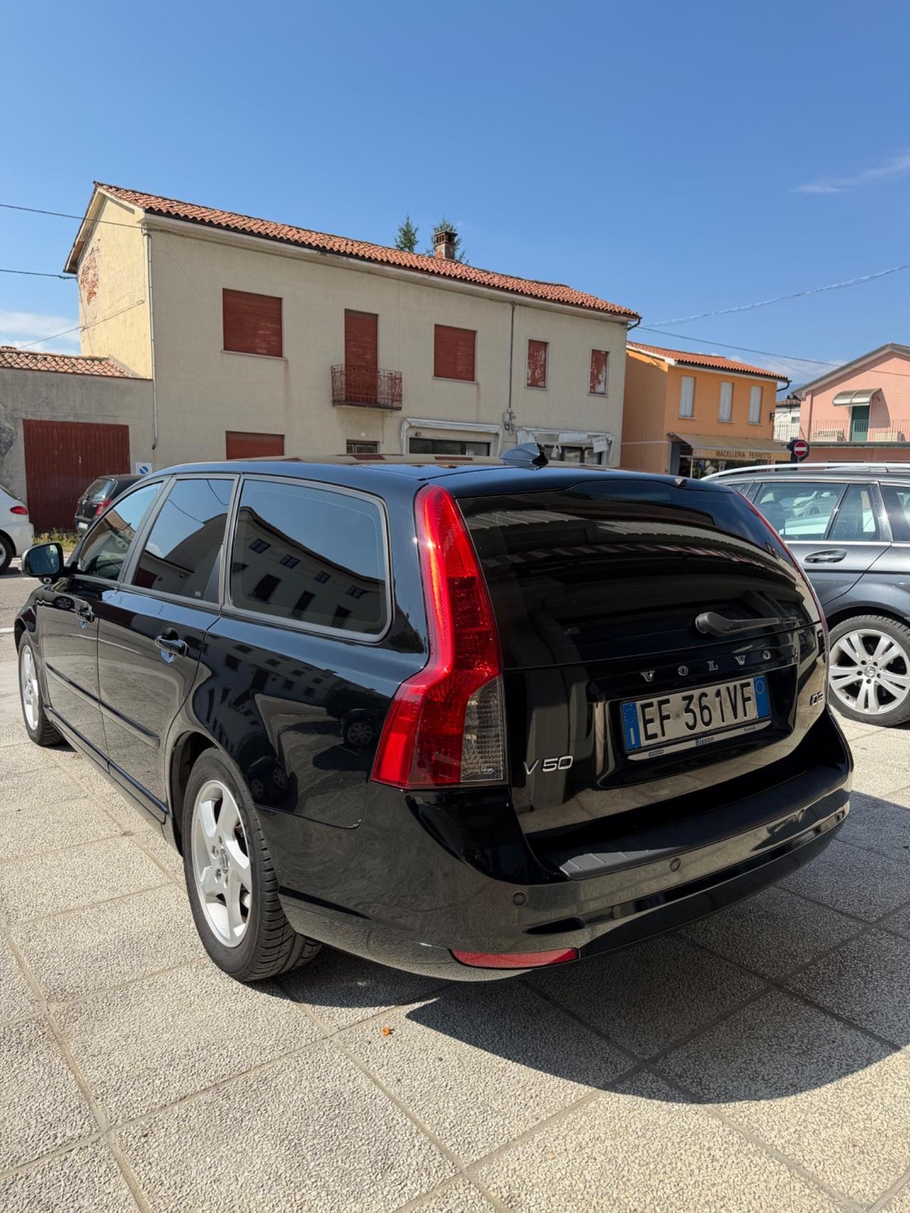 Volvo V50 D2 R-design