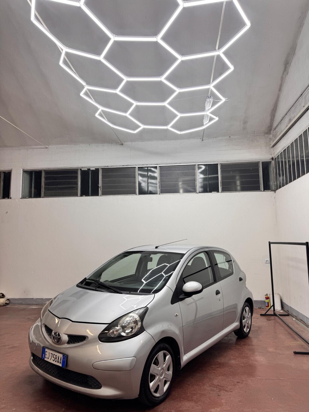 Toyota Aygo 1.0 12V VVT-i 5 porte Deep Ocean Connect