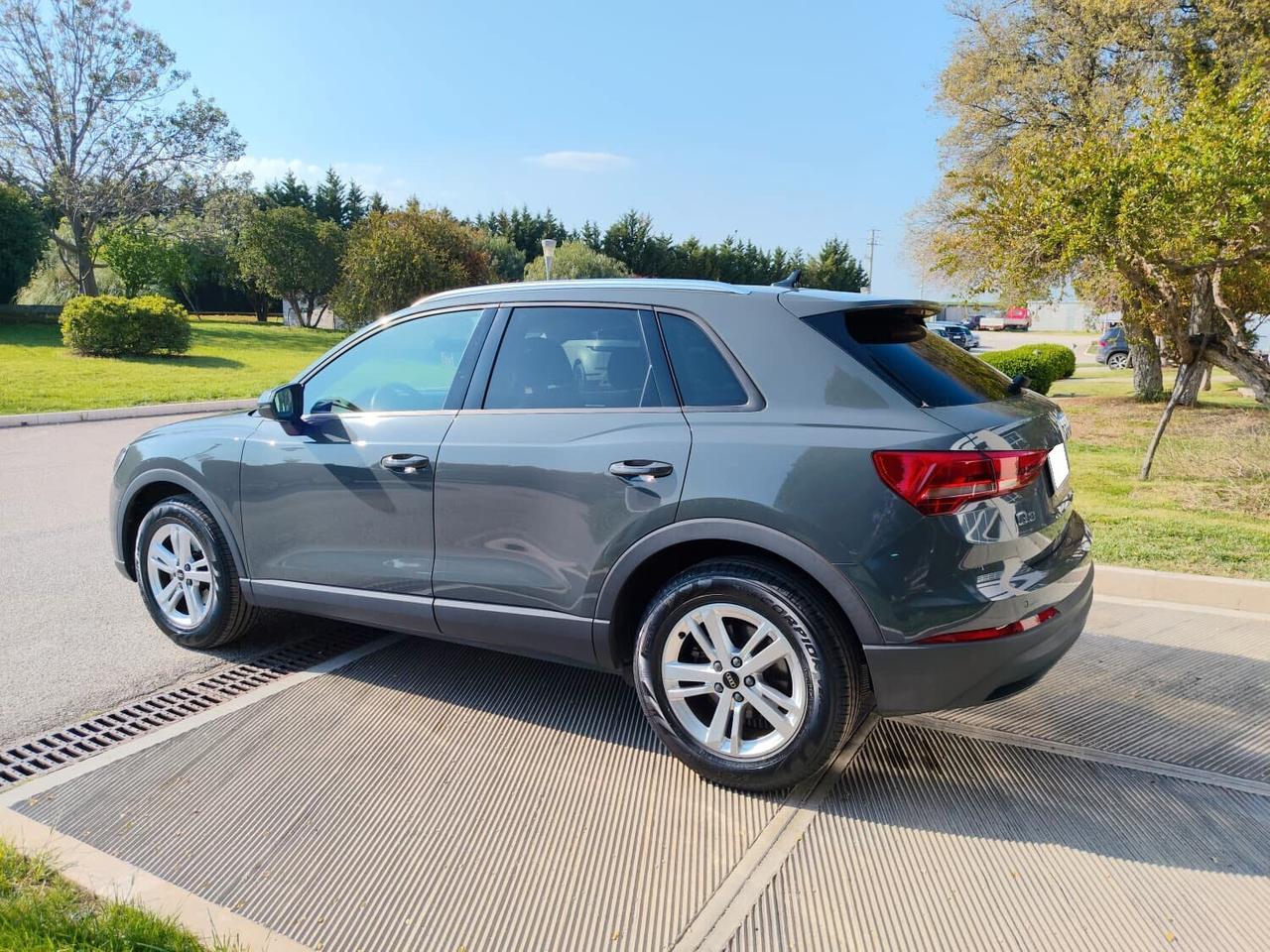 Audi Q3 35 TDI quattro S tronic Business