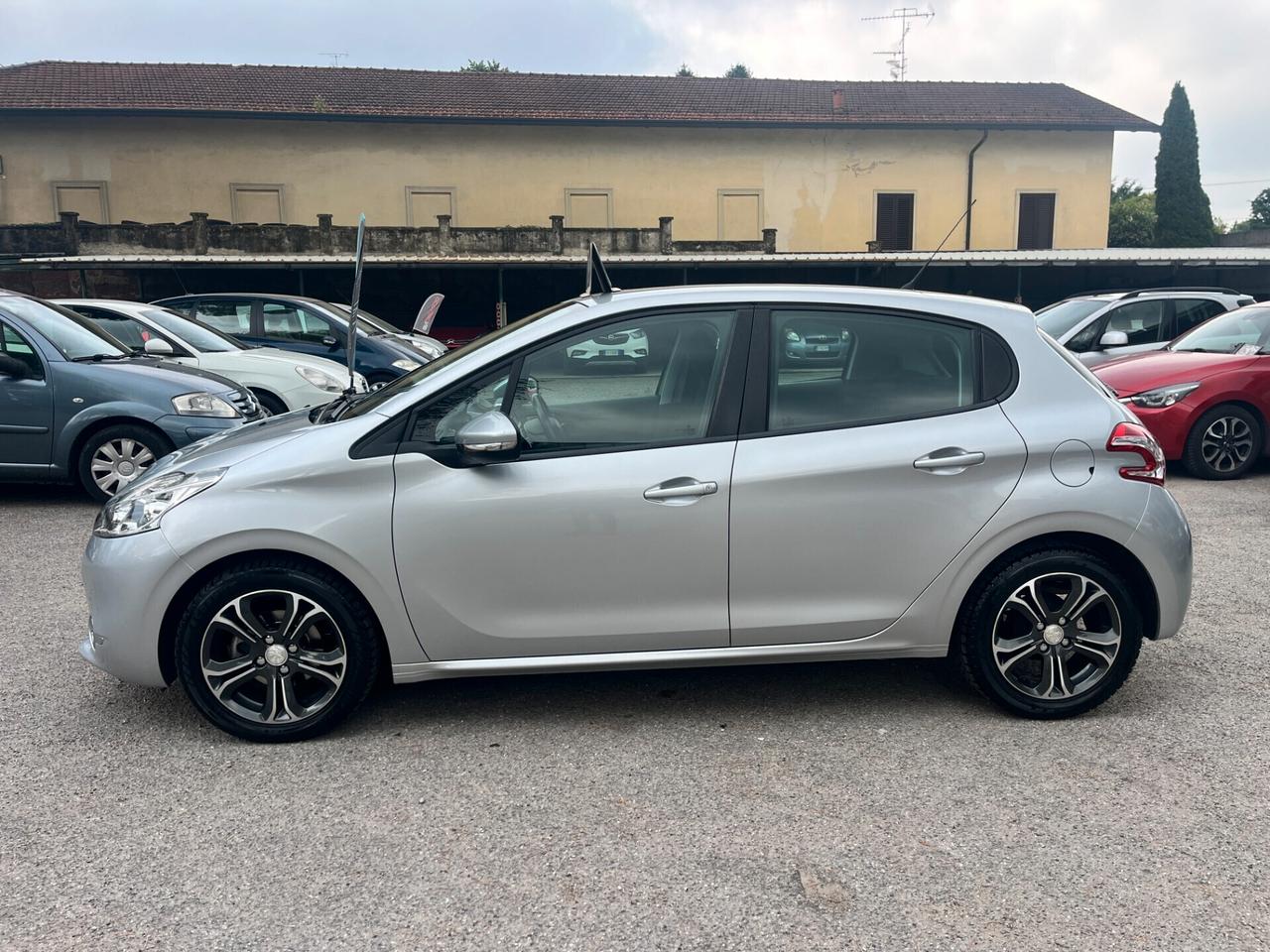 Peugeot 208 PureTech 82 5 porte Allure