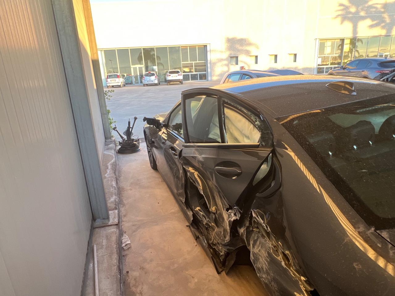 Bmw 330d xDrive Sport - INCIDENTATA -