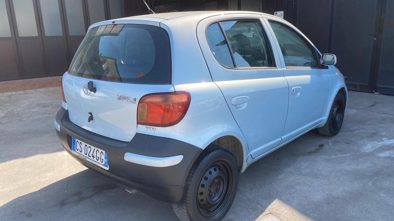 Toyota Yaris 1.0i 16V cat 5 porte Sol