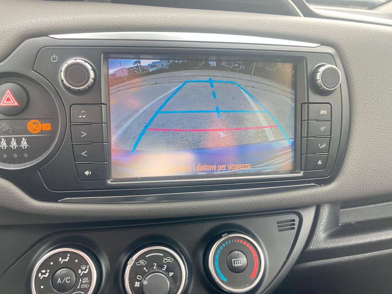 Toyota Yaris 1.0 5 porte "Lounge - navi"COME NUOVA"