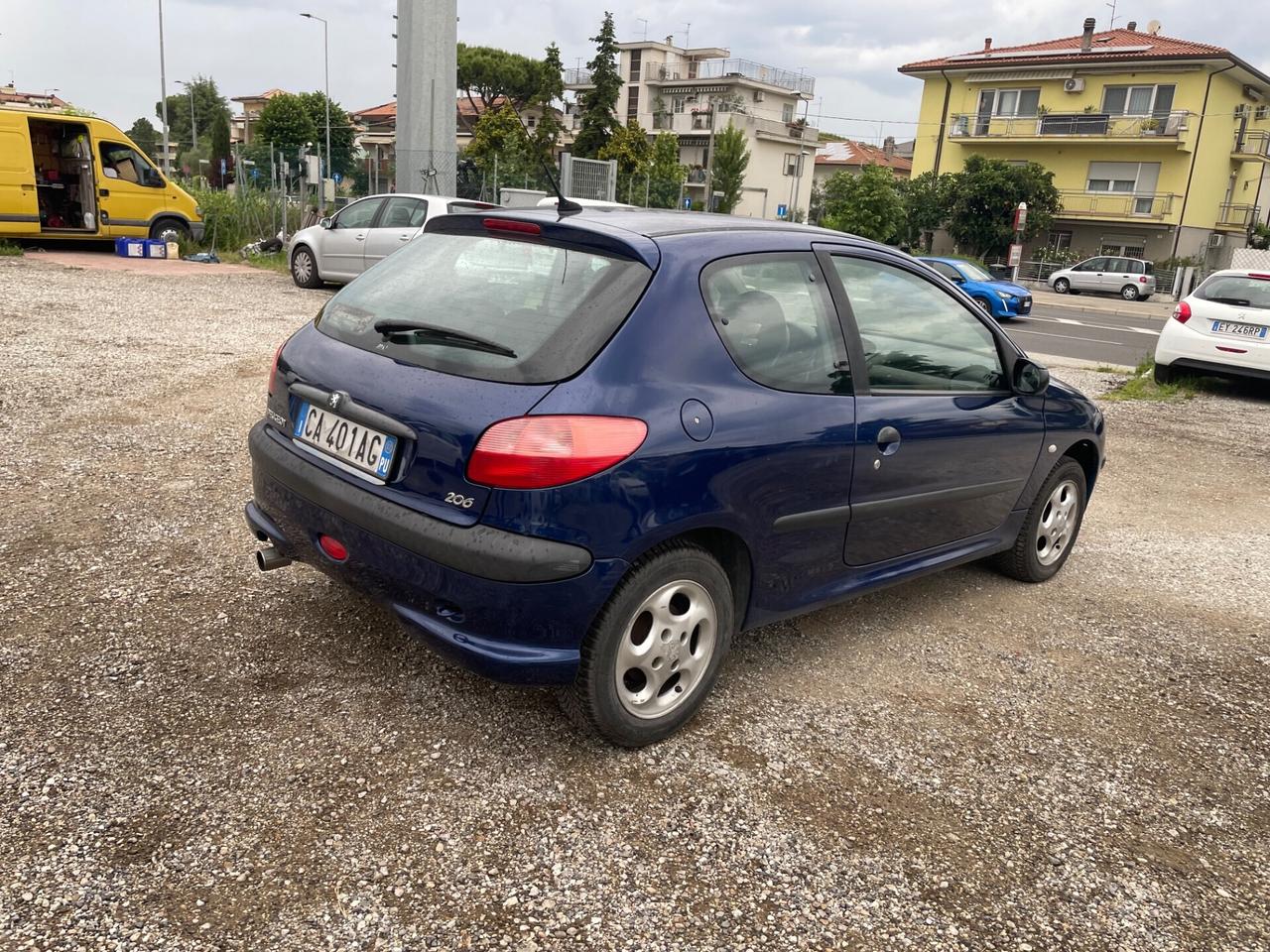 Peugeot 206 1.1 3p. XT
