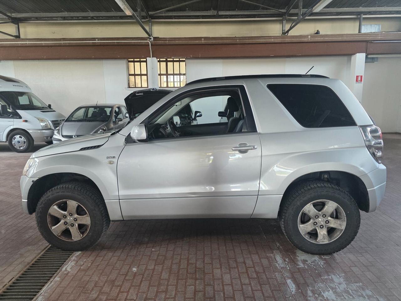Suzuki Grand Vitara 1.9D 3 porte gancio traino