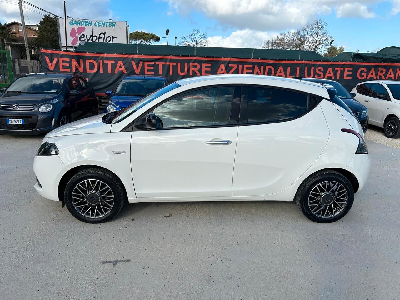 Lancia Ypsilon 1.0 FireFly 5 porte S&S Hybrid Gold