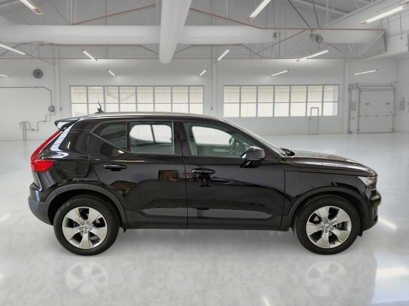 VOLVO XC40 T3 automatico Momentum Pro