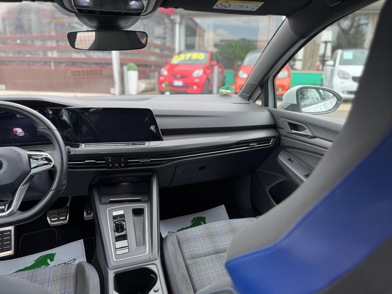 VOLKSWAGEN Golf GTE 245cv Finanziabile