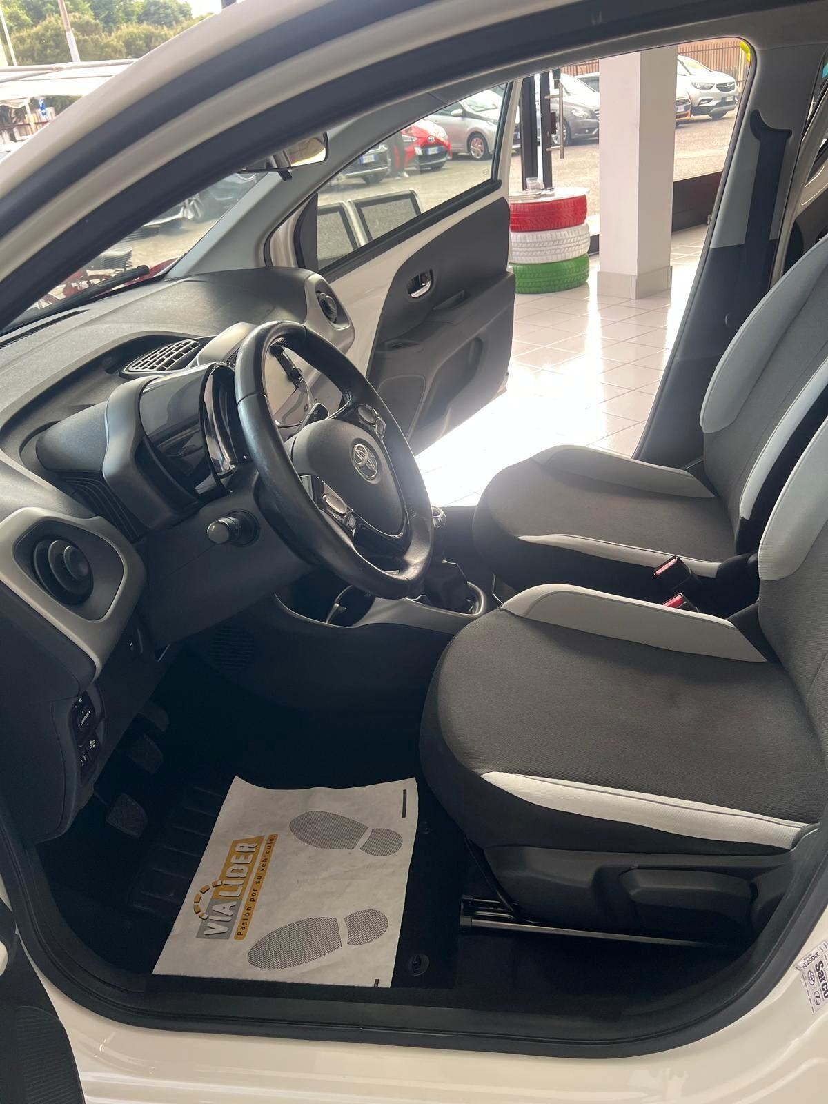 Toyota Aygo 1.0 VVT-i 69 CV 5 porte x-cool TSS
