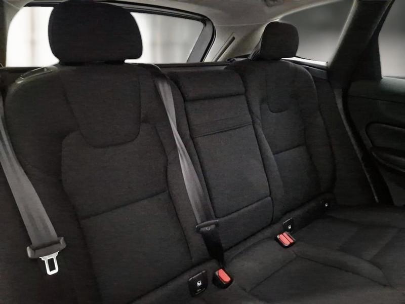 VOLVO XC60 B4 D AWD automatico Momentum Pro MY22
