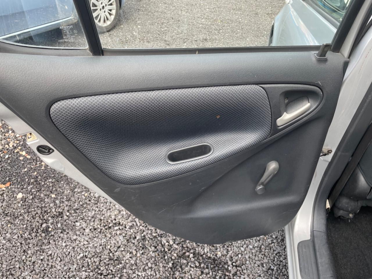 Toyota Yaris 1.4 tdi D-4D cat 5 porte Sol