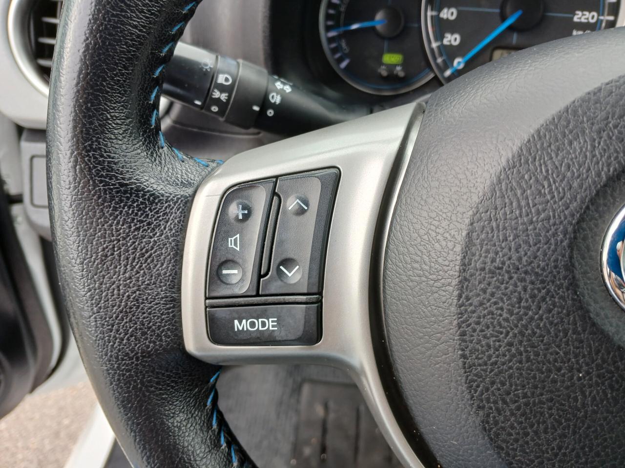 TOYOTA YARIS 1.5 HYBRID 5P LOUNGE BENZINA AUTO