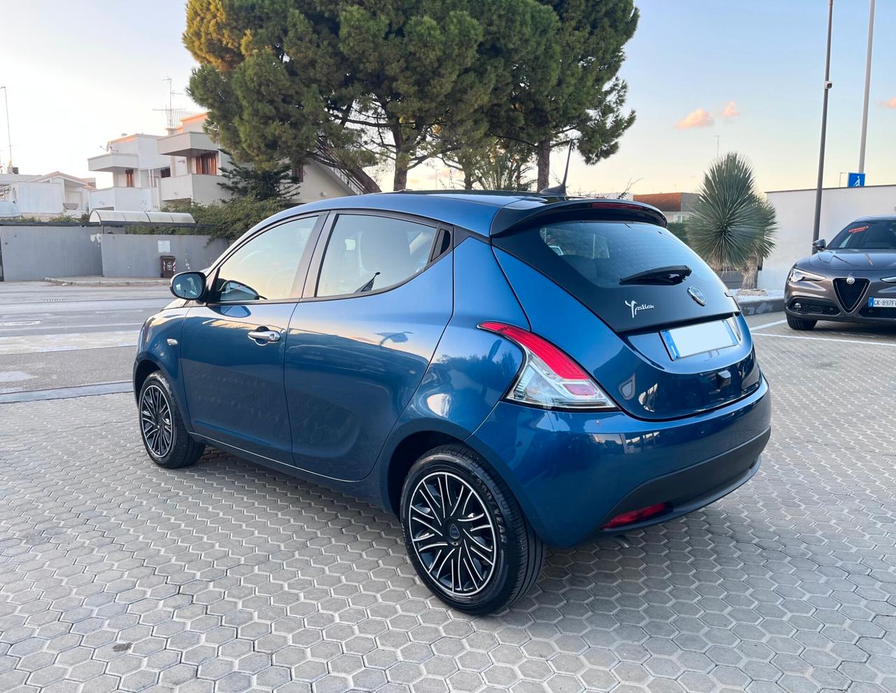 Lancia Ypsilon 1.0 FireFly 5 porte S&S Hybrid Gold