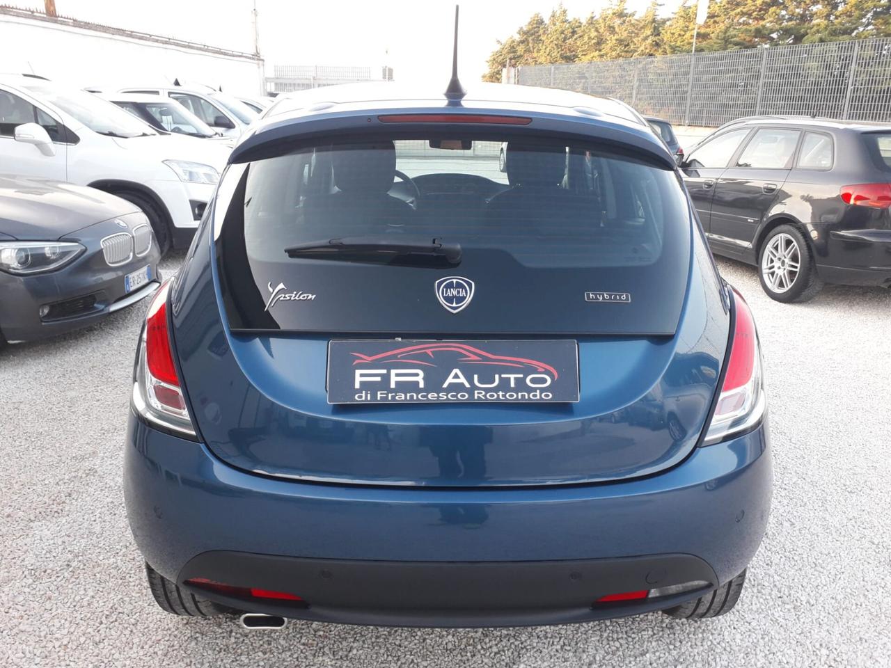 Noleggio Lancia Ypsilon 1.0 Hybrid