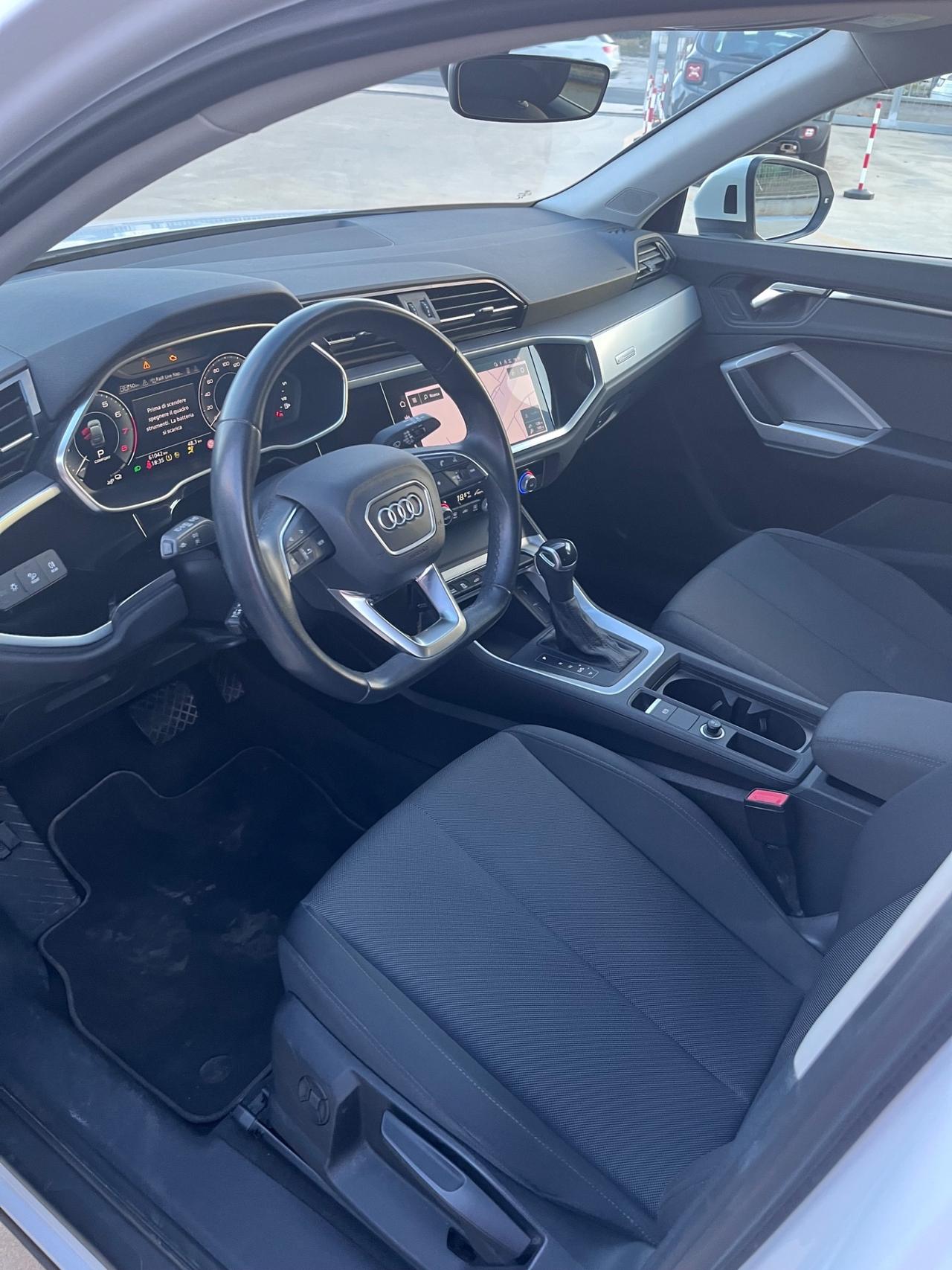 Audi Q3 45 TFSI e S tronic Business