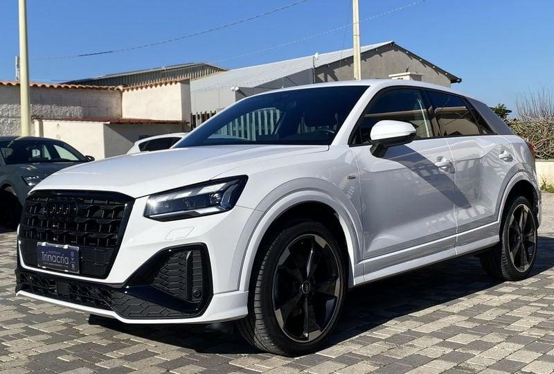 Audi Q2 S Line interno ed esterno 2.0 TDI 150CV s-tronic 35
