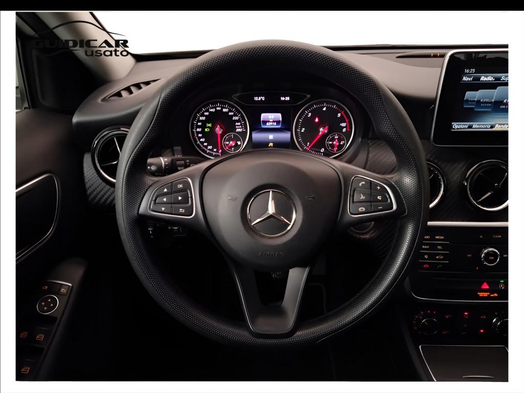 Mercedes-Benz GLA-X156 2017 - GLA 180 d Sport