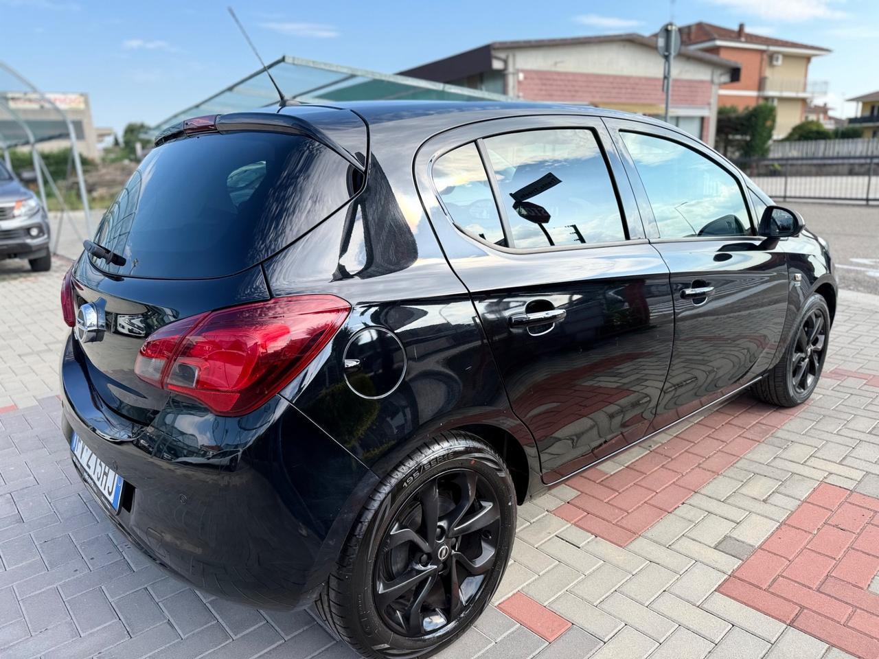 Opel Corsa 1.2 5 porte Black Edition NEOPATENTATI
